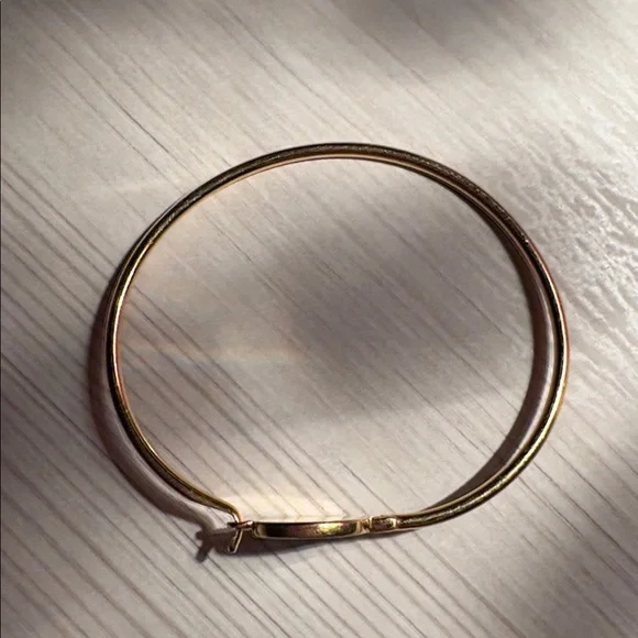 Marc Jacobs Gold/Black Enamel Hinge clip bracelet like new - Picture 6 of 10